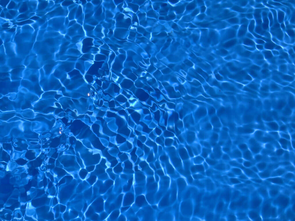 How to Win Commercial Pool Clients in Davie, Florida