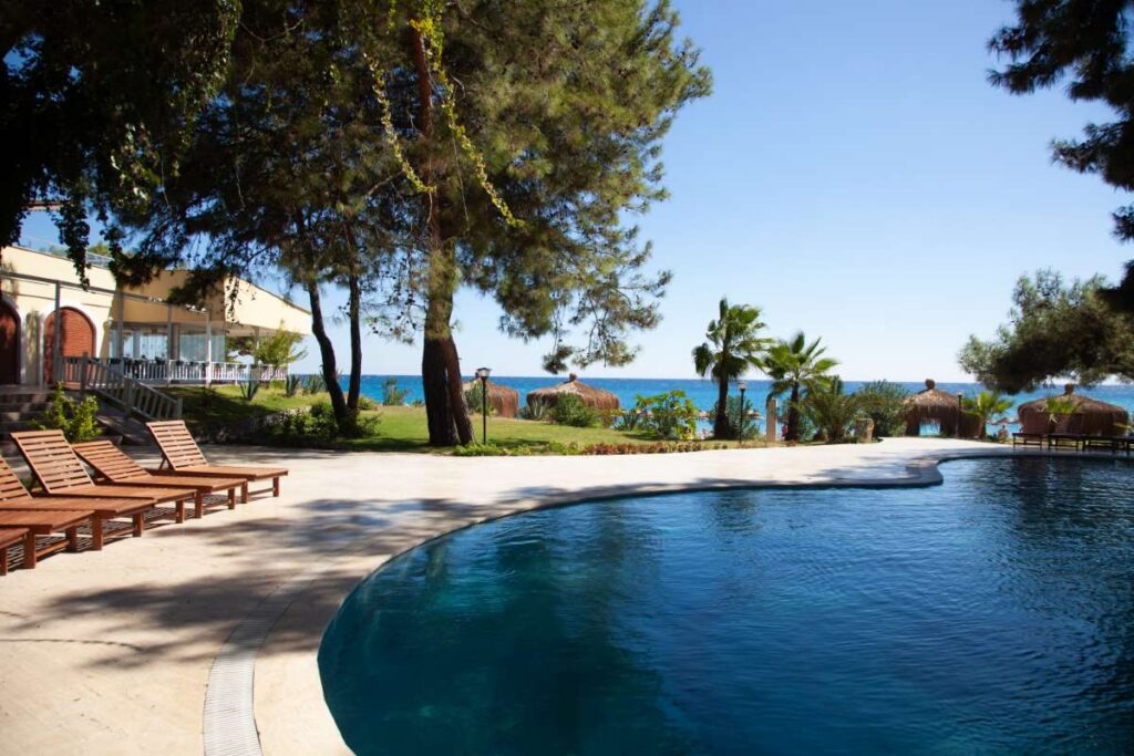 Why Palm Beach County Is a Strong Market for Pool Service Startups