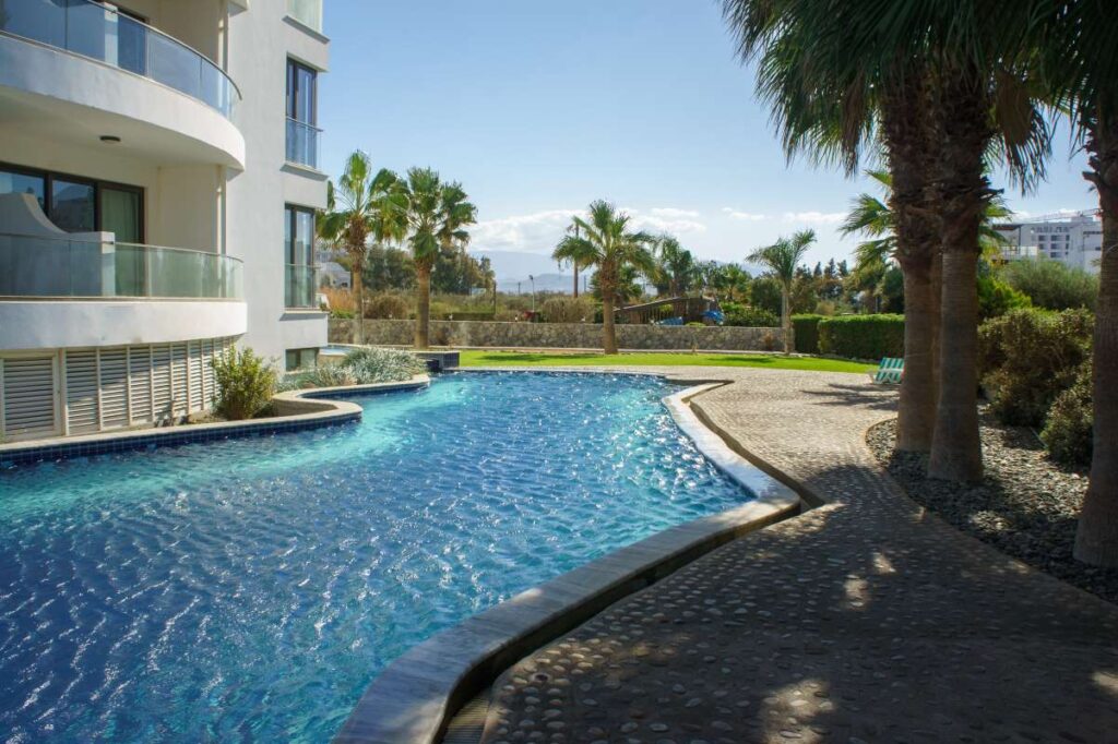 How to Start a Pool Company With a Full-Time Job